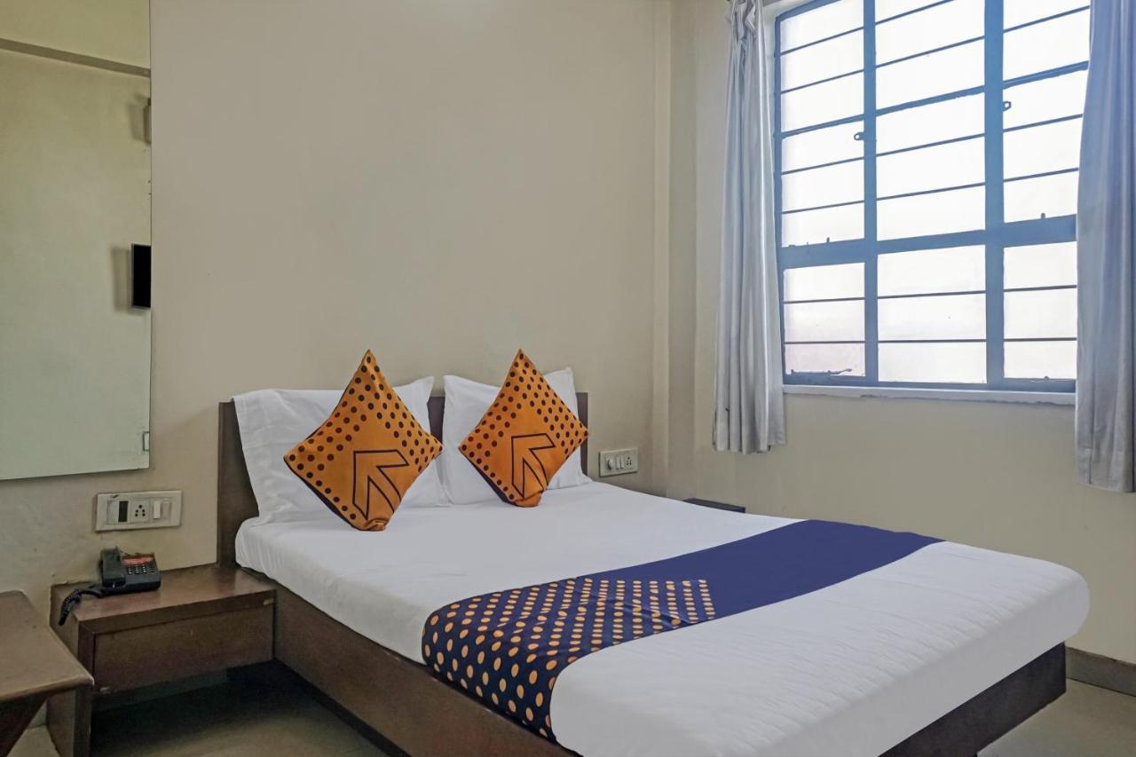 Oyo Flagship 75444 Hotel Kinara Lodging & Boarding Mangvadi Exterior foto