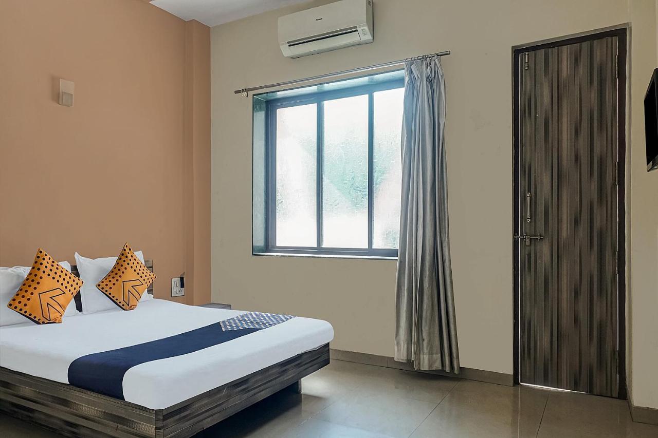 Oyo Flagship 75444 Hotel Kinara Lodging & Boarding Mangvadi Exterior foto