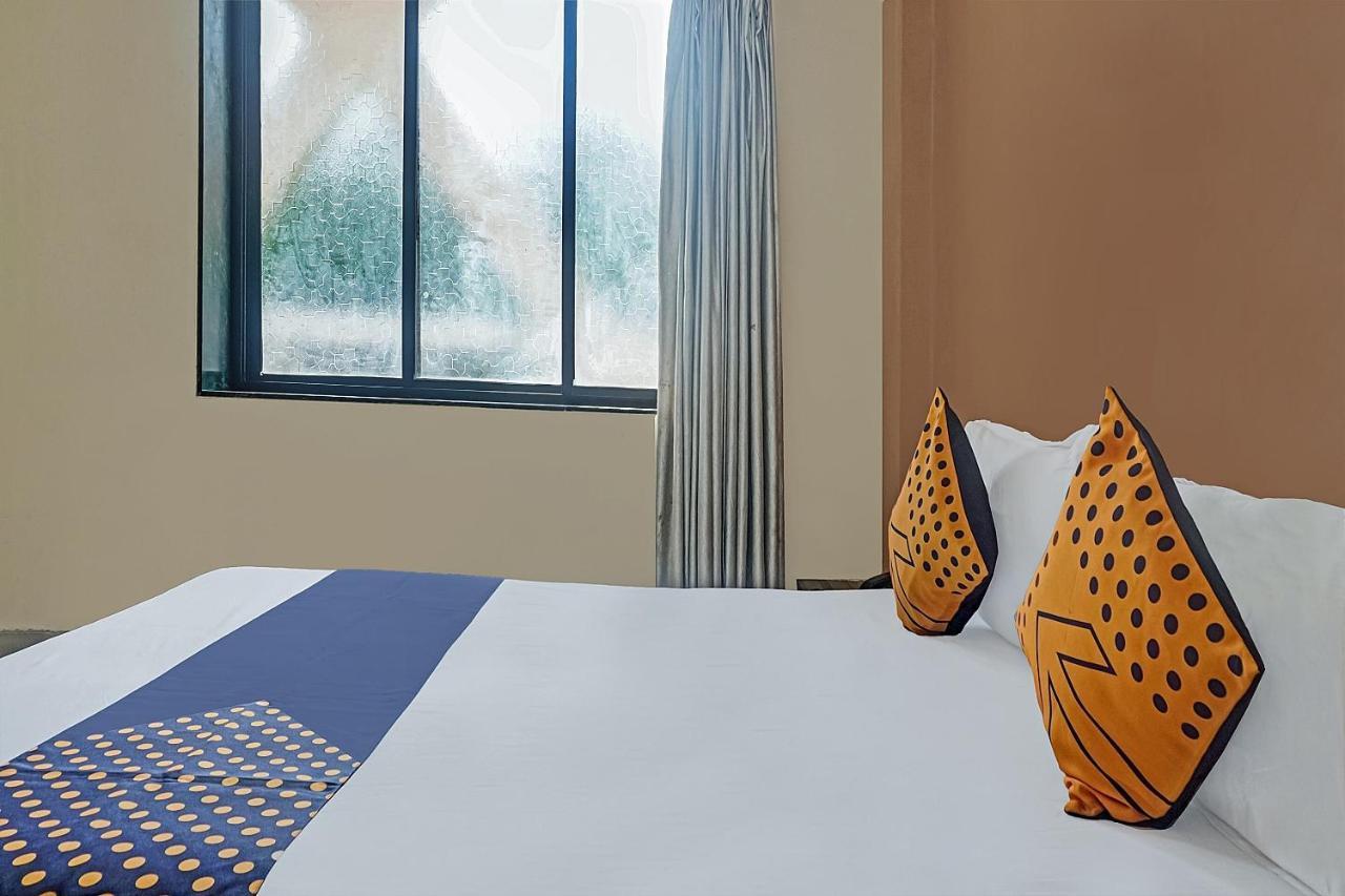 Oyo Flagship 75444 Hotel Kinara Lodging & Boarding Mangvadi Exterior foto