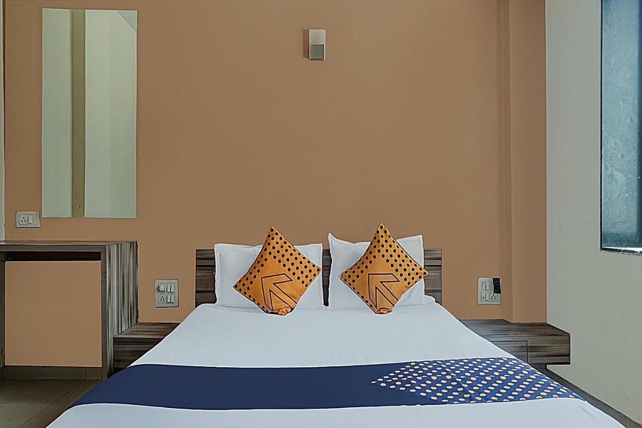 Oyo Flagship 75444 Hotel Kinara Lodging & Boarding Mangvadi Exterior foto