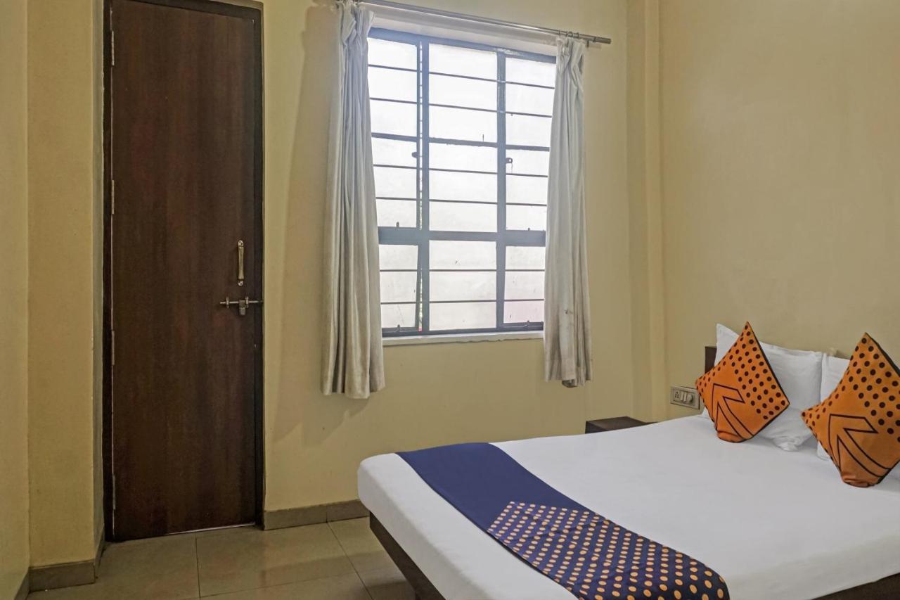 Oyo Flagship 75444 Hotel Kinara Lodging & Boarding Mangvadi Exterior foto