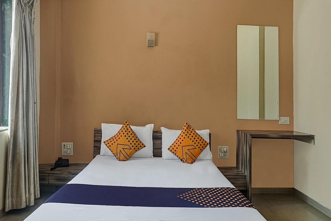 Oyo Flagship 75444 Hotel Kinara Lodging & Boarding Mangvadi Exterior foto